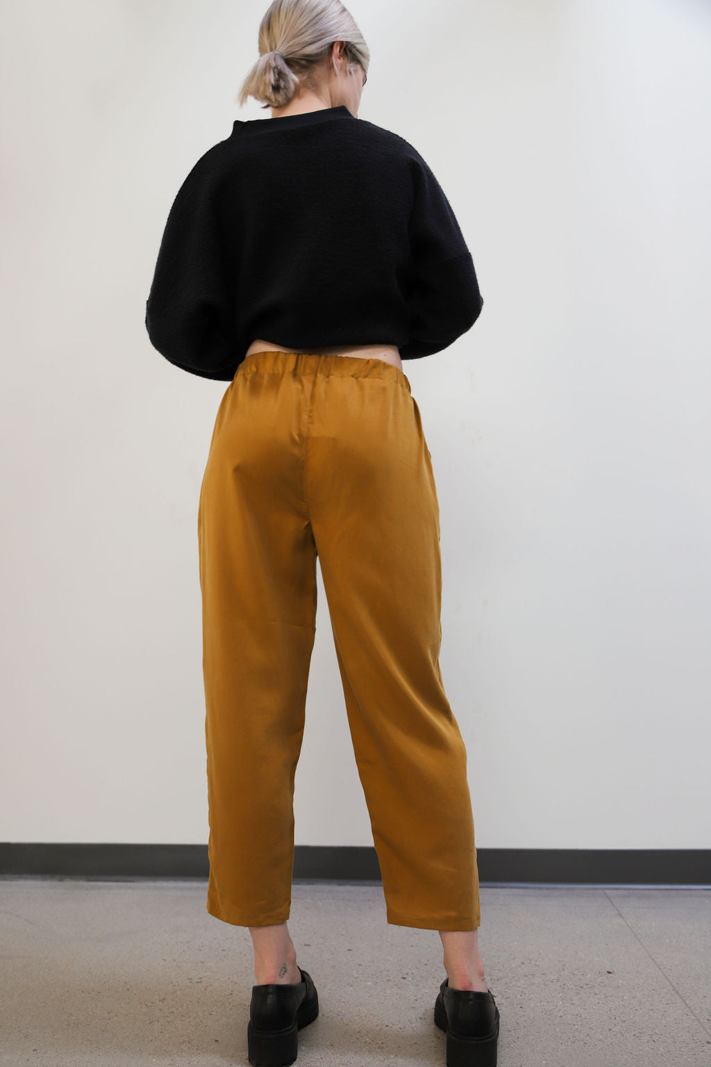 Cropped Pleated Trouser